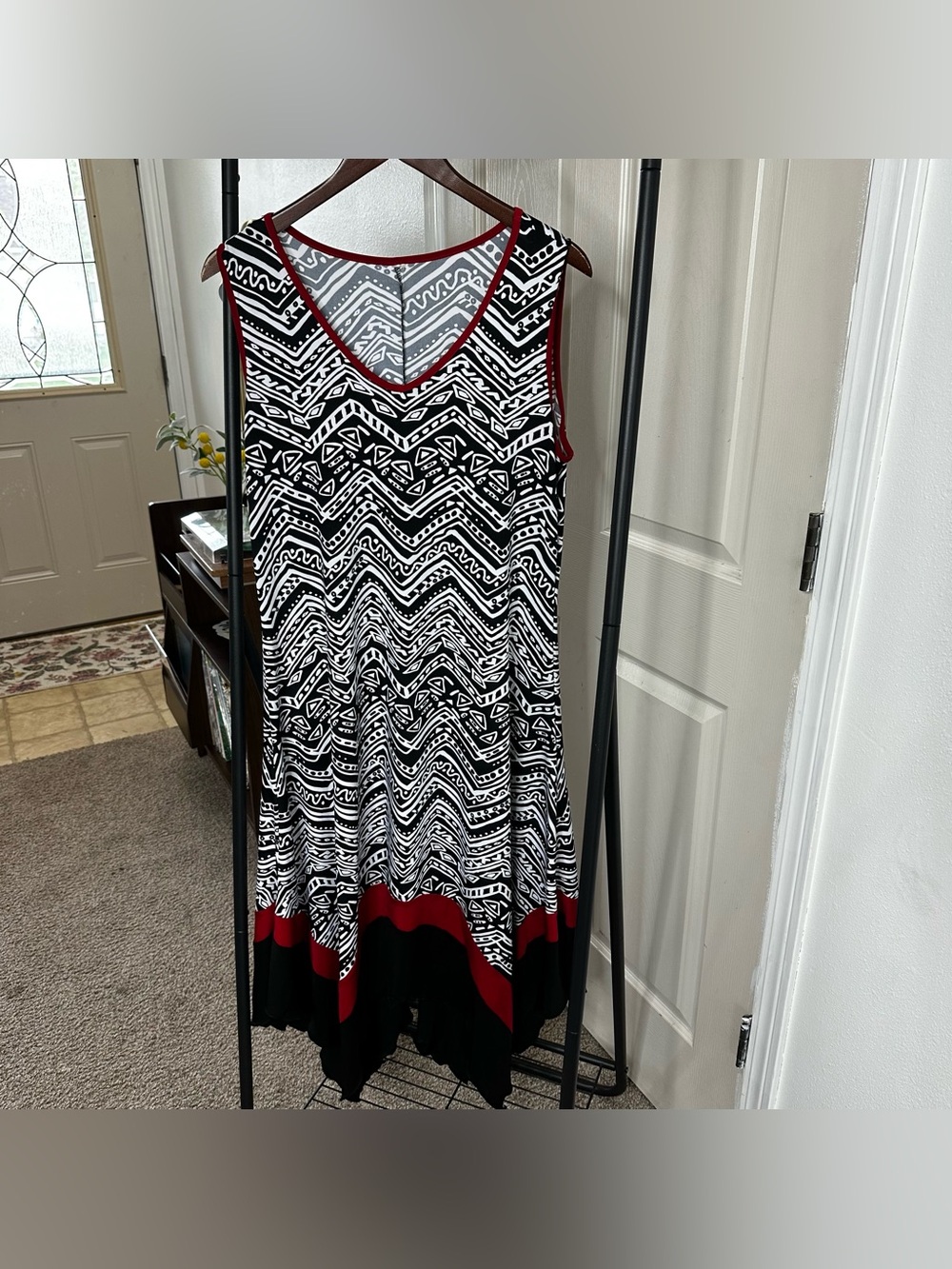 Sleeveless Black & White Patterned Midi Dress with Red Trim 🛞